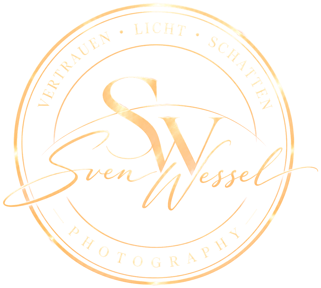 Logo Sven Wessel Photography: Siegel mit SW-Monogramm und den Worten Vertrauen, Licht, Schatten